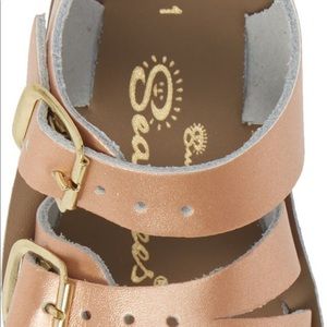 Salt water sea wees rose gold